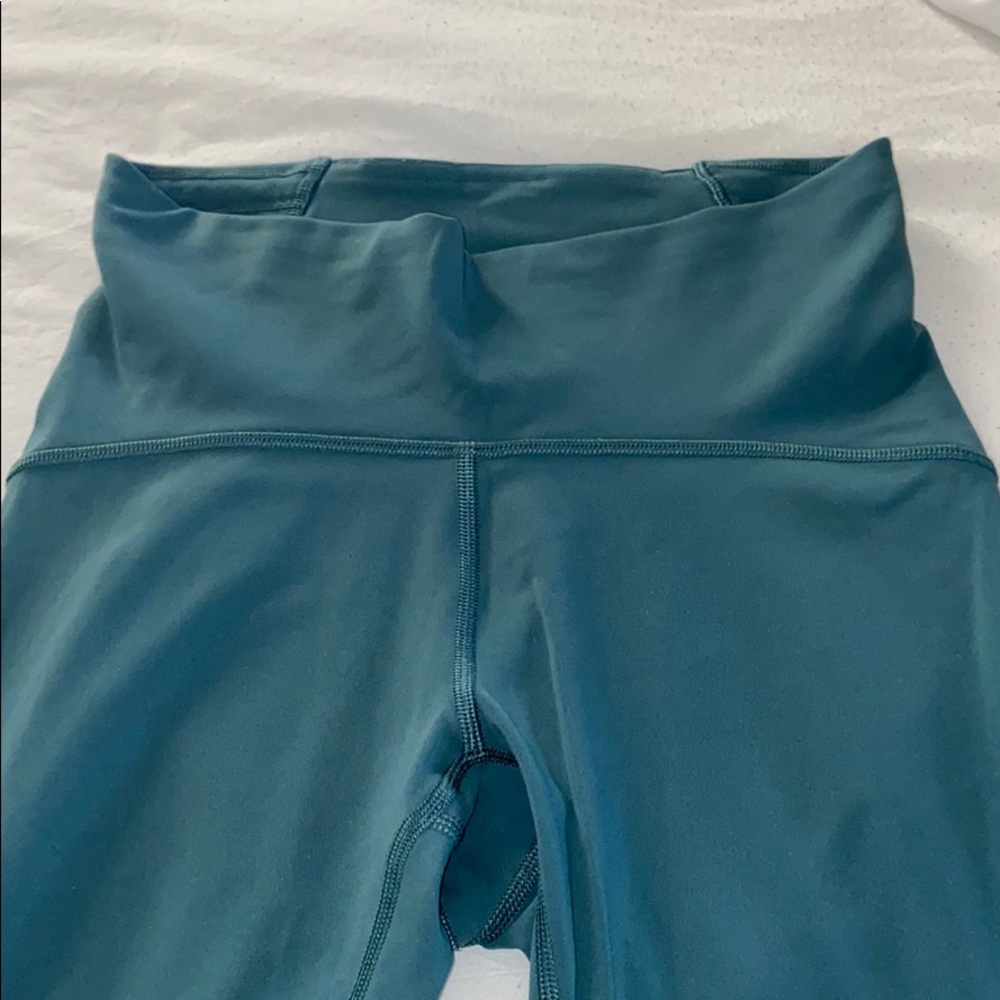 Lulu Lemon Trainer Leggings Like New one of a kind